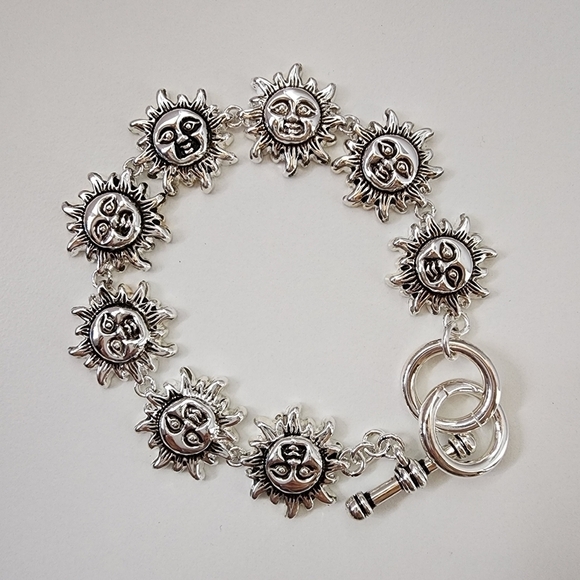 NWT Bohemian Antique Silver Metal Y2K Sun Link Toggle Bracelet - Picture 3 of 5